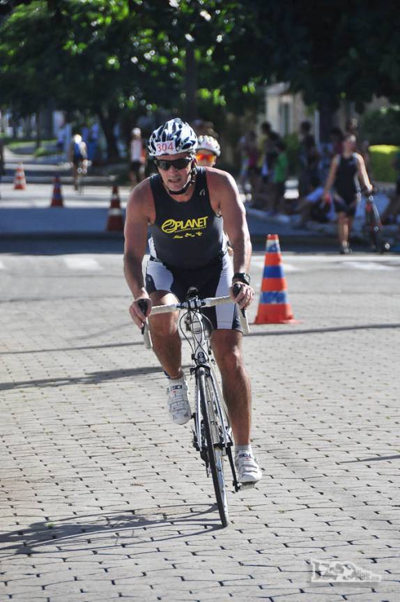 Metade dos 90 kms de bicicleta já se foram no triatlo de Caiobá, litoral do Paraná
